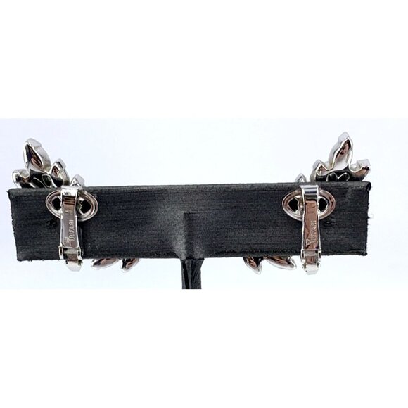 Crown Trifari Earrings Rhinestone Clear Silver Tone Clip 1 1/8" Leaf Huggie - Picture 5 of 7